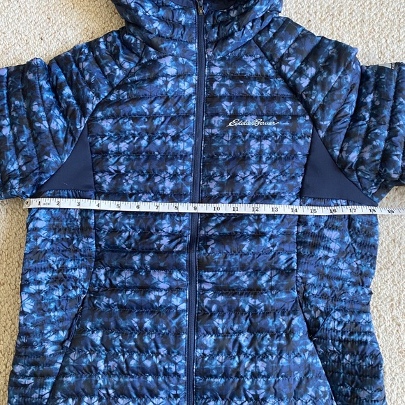 Eddie Bauer down jacket, lightweight, EUC - Picture 8 of 12